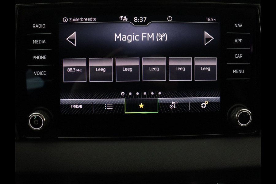 Škoda Karoq 1.5 TSI Business Edition Plus | Stoelverwarming | Adaptive cruise | Camera | Achterbankverwarming | Carplay | Navigatie | Full LED | Virtual Cockpit | Climate control | Bluetooth