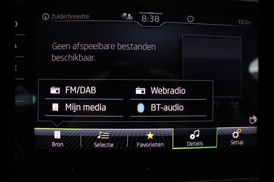 Škoda Karoq 1.5 TSI Business Edition Plus | Stoelverwarming | Adaptive cruise | Camera | Achterbankverwarming | Carplay | Navigatie | Full LED | Virtual Cockpit | Climate control | Bluetooth