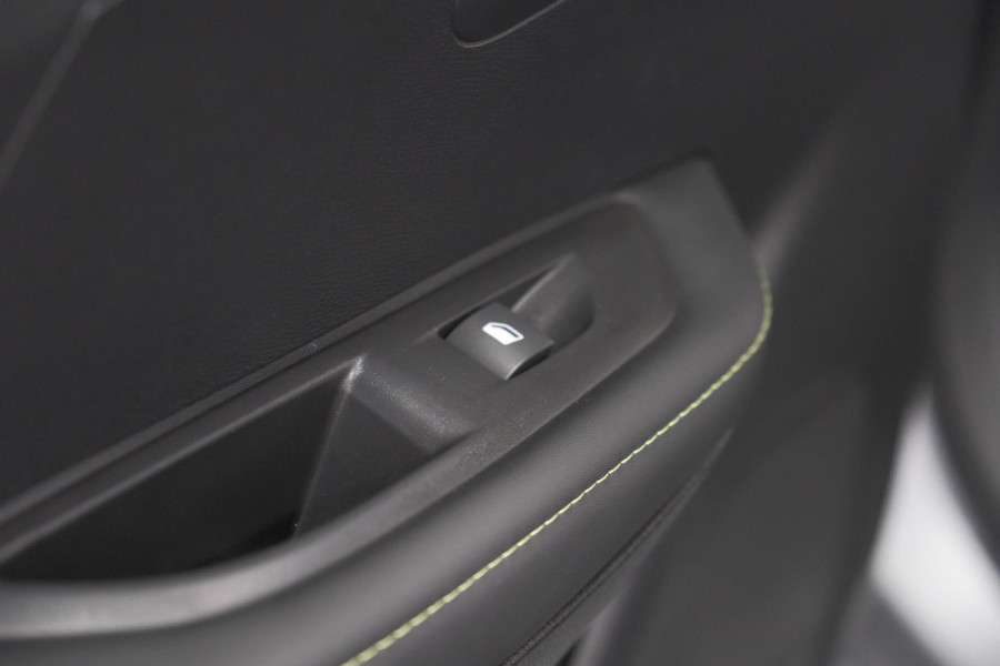 Peugeot 208 PureTech 100 GT-Line | Camera | Navigatie | Apple Carplay | Parkeersensoren