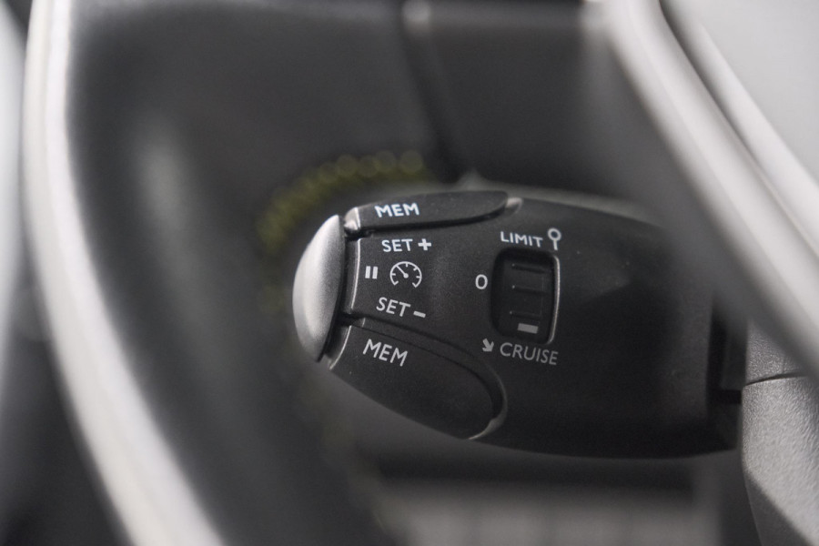 Peugeot 208 PureTech 100 GT-Line | Camera | Navigatie | Apple Carplay | Parkeersensoren