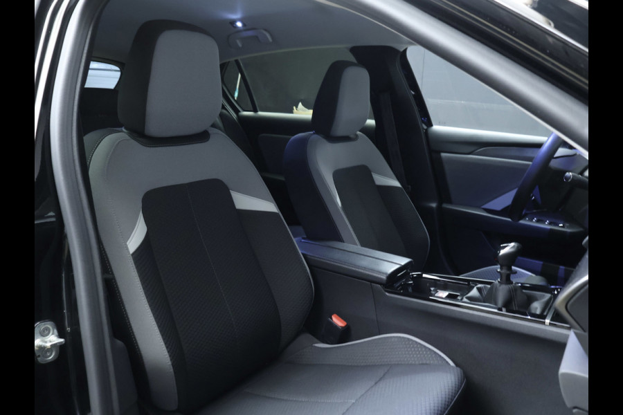 Opel Astra 1.2 Business Edition Sport (APPLE CARPLAY,NAVI,CAMERA,PDC,STOELVERWARMING,CLIMATE,CRUISE,GETINT,SPORTSTOELEN,LM VELGEN)