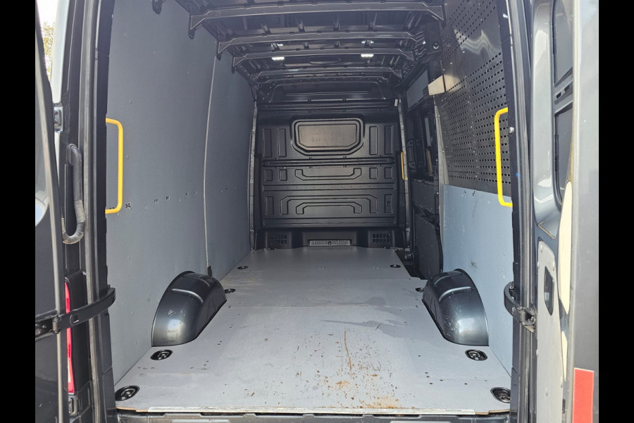 MAN TGE 35 2.0TDI 177PK Automaat 4x4 L3H3 (L2H2) | LED | Trekhaak | Navi | Camera | Stoelverwarming | App-connect | Cruise | Bijrijdersbank |
