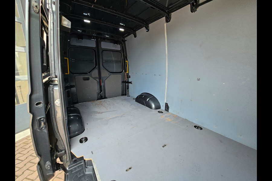 MAN TGE 35 2.0TDI 177PK Automaat 4x4 L3H3 (L2H2) | LED | Trekhaak | Navi | Camera | Stoelverwarming | App-connect | Cruise | Bijrijdersbank |