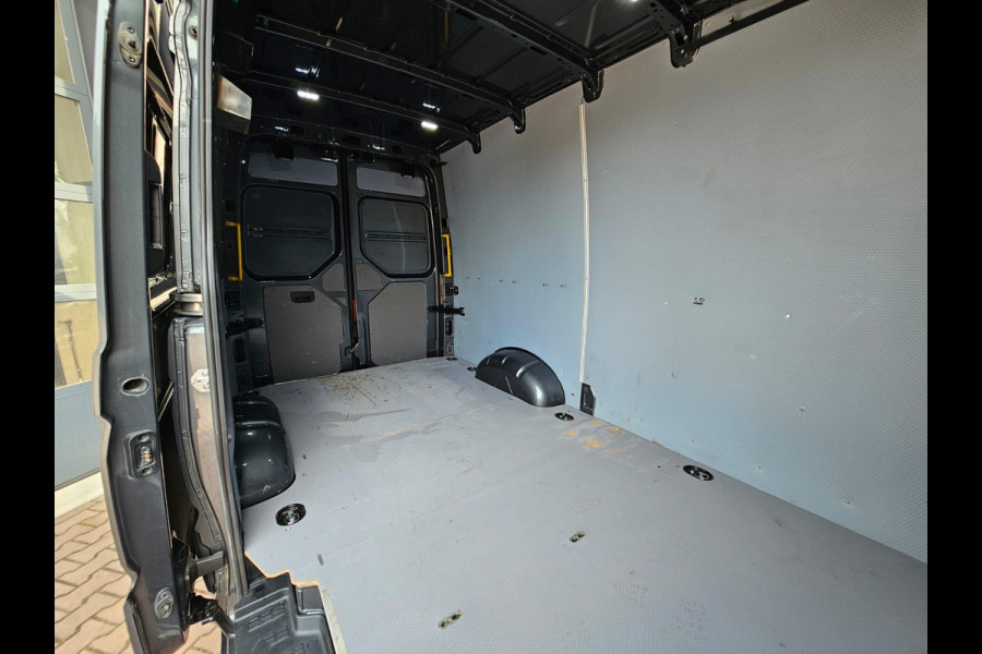 MAN TGE 35 2.0TDI 177PK Automaat 4x4 L3H3 (L2H2) | LED | Trekhaak | Navi | Camera | Stoelverwarming | App-connect | Cruise | Bijrijdersbank |