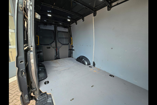 MAN TGE 35 2.0TDI 177PK Automaat 4x4 L3H3 (L2H2) | LED | Trekhaak | Navi | Camera | Stoelverwarming | App-connect | Cruise | Bijrijdersbank |