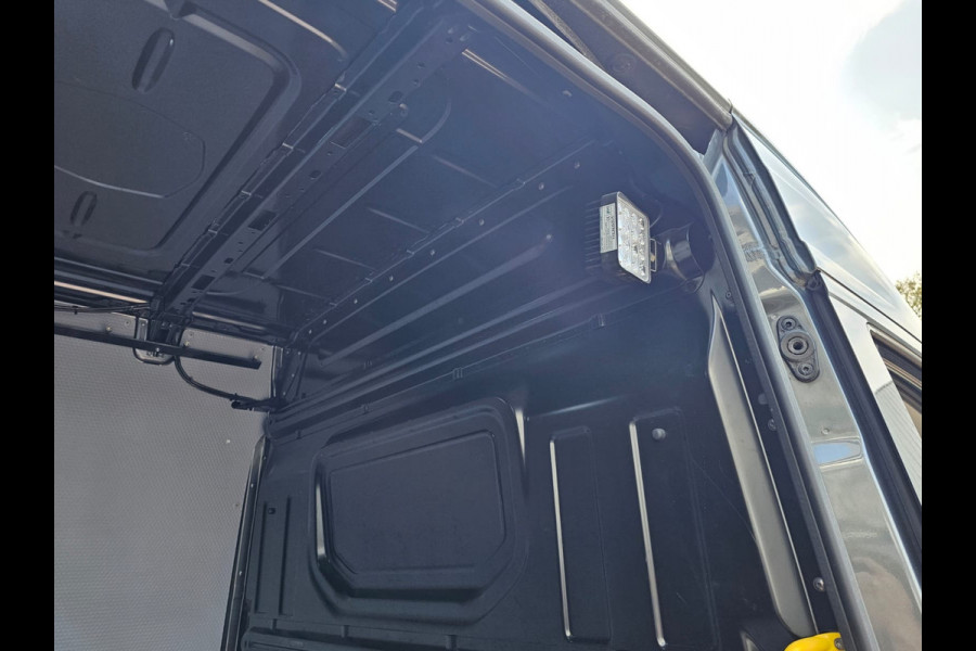 MAN TGE 35 2.0TDI 177PK Automaat 4x4 L3H3 (L2H2) | LED | Trekhaak | Navi | Camera | Stoelverwarming | App-connect | Cruise | Bijrijdersbank |