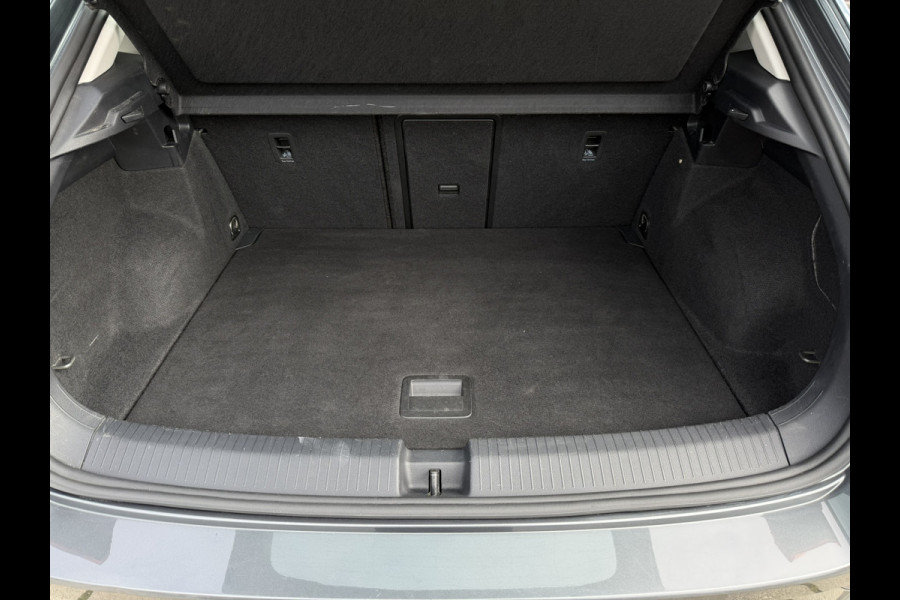 Volkswagen T-Roc 1.5 TSI Sport LED | Trekhaak | Carplay | Camera | Virtual Cockpit | PDC