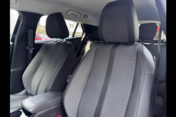 Peugeot 2008 1.2 PT Allure | 130 PK | Trekhaak | Navigatie | NL-Auto | Parkeersensoren | Climate Control |