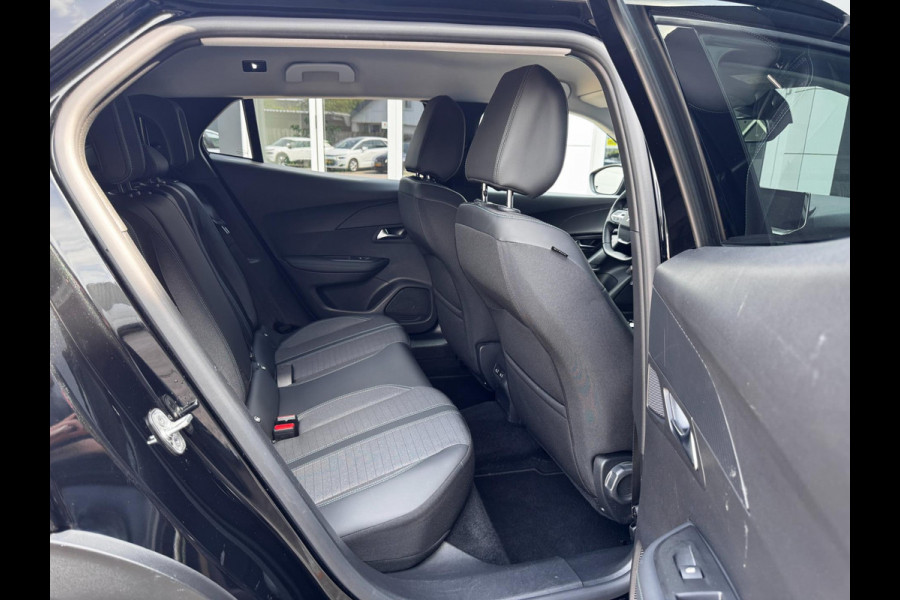 Peugeot 2008 1.2 PT Allure | 130 PK | Trekhaak | Navigatie | NL-Auto | Parkeersensoren | Climate Control |