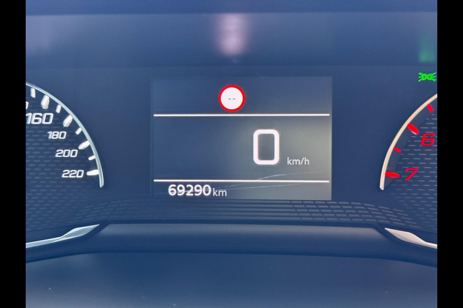 Peugeot 2008 1.2 PT Allure | 130 PK | Trekhaak | Navigatie | NL-Auto | Parkeersensoren | Climate Control |