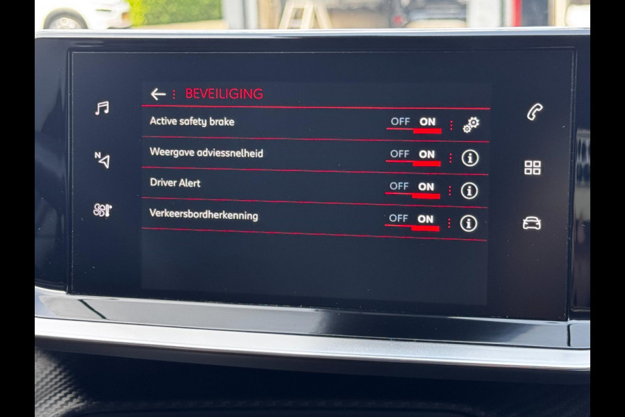 Peugeot 2008 1.2 PT Allure | 130 PK | Trekhaak | Navigatie | NL-Auto | Parkeersensoren | Climate Control |