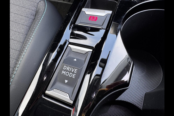 Peugeot 2008 1.2 PT Allure | 130 PK | Trekhaak | Navigatie | NL-Auto | Parkeersensoren | Climate Control |