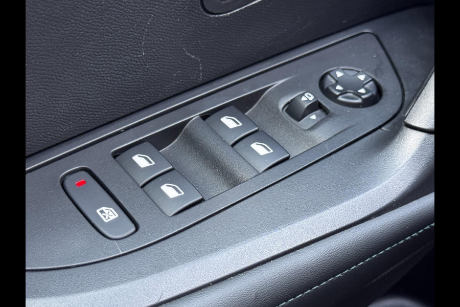 Peugeot 2008 1.2 PT Allure | 130 PK | Trekhaak | Navigatie | NL-Auto | Parkeersensoren | Climate Control |