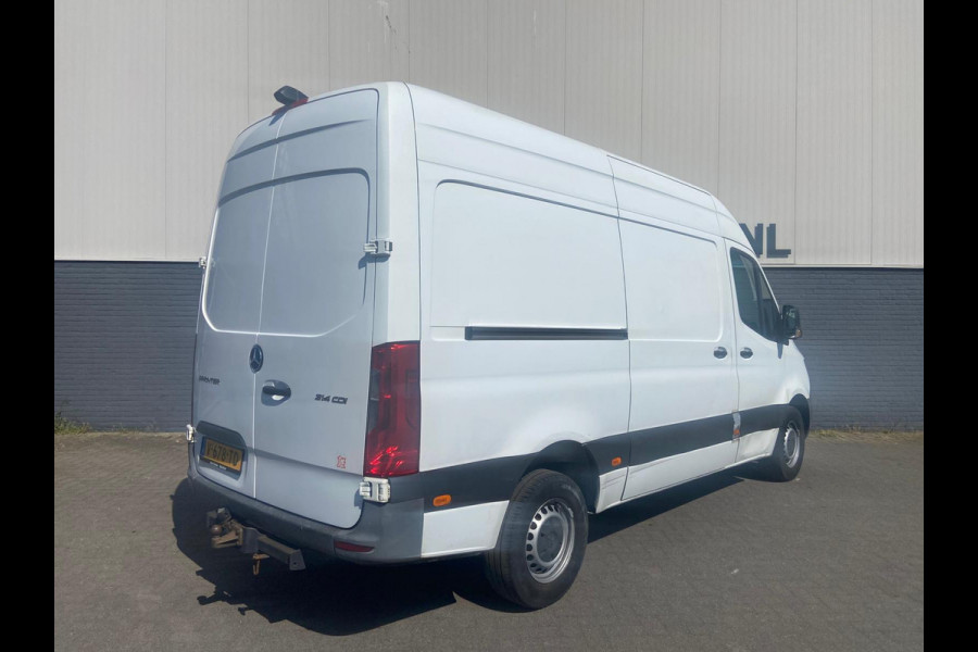 Mercedes-Benz Sprinter 314 2.2 CDI 143pk AUT-7 L2H2 EURO VI-D NAVI Camera ECC Keyless Bluetooth Navigatie-pakket Elektr.Spiegels+Verwarmd BlindSpot-Assist Regensensor Bordherkenning Trekhaak 3.500kg Trekvermogen Betonplex Wandbetimmerd