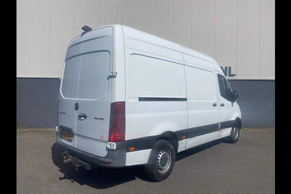 Mercedes-Benz Sprinter 314 2.2 CDI 143pk AUT-7 L2H2 EURO VI-D NAVI Camera ECC Keyless Bluetooth Navigatie-pakket Elektr.Spiegels+Verwarmd BlindSpot-Assist Regensensor Bordherkenning Trekhaak 3.500kg Trekvermogen Betonplex Wandbetimmerd
