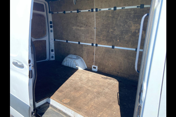 Mercedes-Benz Sprinter 314 2.2 CDI 143pk AUT-7 L2H2 EURO VI-D NAVI Camera ECC Keyless Bluetooth Navigatie-pakket Elektr.Spiegels+Verwarmd BlindSpot-Assist Regensensor Bordherkenning Trekhaak 3.500kg Trekvermogen Betonplex Wandbetimmerd