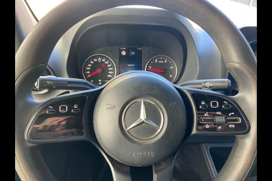 Mercedes-Benz Sprinter 314 2.2 CDI 143pk AUT-7 L2H2 EURO VI-D NAVI Camera ECC Keyless Bluetooth Navigatie-pakket Elektr.Spiegels+Verwarmd BlindSpot-Assist Regensensor Bordherkenning Trekhaak 3.500kg Trekvermogen Betonplex Wandbetimmerd