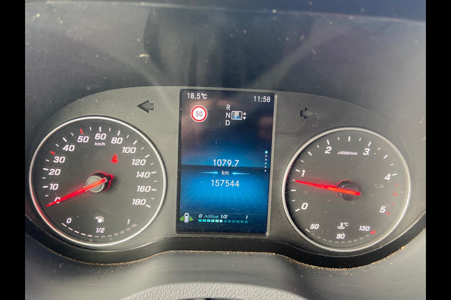 Mercedes-Benz Sprinter 314 2.2 CDI 143pk AUT-7 L2H2 EURO VI-D NAVI Camera ECC Keyless Bluetooth Navigatie-pakket Elektr.Spiegels+Verwarmd BlindSpot-Assist Regensensor Bordherkenning Trekhaak 3.500kg Trekvermogen Betonplex Wandbetimmerd