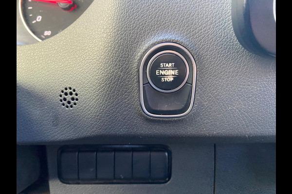 Mercedes-Benz Sprinter 314 2.2 CDI 143pk AUT-7 L2H2 EURO VI-D NAVI Camera ECC Keyless Bluetooth Navigatie-pakket Elektr.Spiegels+Verwarmd BlindSpot-Assist Regensensor Bordherkenning Trekhaak 3.500kg Trekvermogen Betonplex Wandbetimmerd