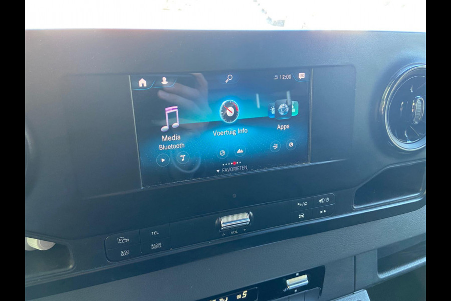 Mercedes-Benz Sprinter 314 2.2 CDI 143pk AUT-7 L2H2 EURO VI-D NAVI Camera ECC Keyless Bluetooth Navigatie-pakket Elektr.Spiegels+Verwarmd BlindSpot-Assist Regensensor Bordherkenning Trekhaak 3.500kg Trekvermogen Betonplex Wandbetimmerd