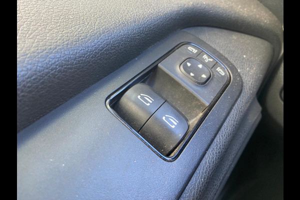 Mercedes-Benz Sprinter 314 2.2 CDI 143pk AUT-7 L2H2 EURO VI-D NAVI Camera ECC Keyless Bluetooth Navigatie-pakket Elektr.Spiegels+Verwarmd BlindSpot-Assist Regensensor Bordherkenning Trekhaak 3.500kg Trekvermogen Betonplex Wandbetimmerd