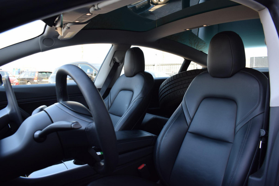 Tesla Model 3 Standard RWD Plus 60 kWh | AutoPilot | 20" LM | Pano | Leer
