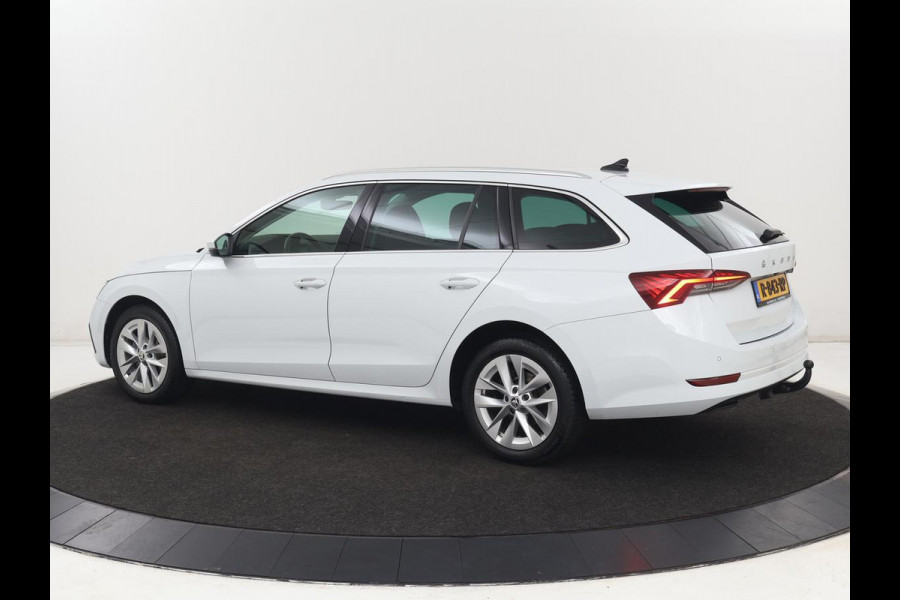 Škoda Octavia 1.5 e-TSI Business Edition | Stoelverwarming | Trekhaak | Camera | Carplay | Sfeerverlichting | Memory | Navigatie | Full LED | Digital Cockpit | Side Assist | Climate control | Cruise control