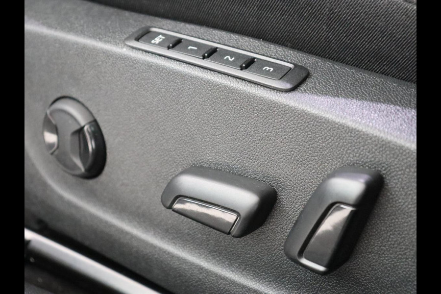 Škoda Octavia 1.5 e-TSI Business Edition | Stoelverwarming | Trekhaak | Camera | Carplay | Sfeerverlichting | Memory | Navigatie | Full LED | Digital Cockpit | Side Assist | Climate control | Cruise control