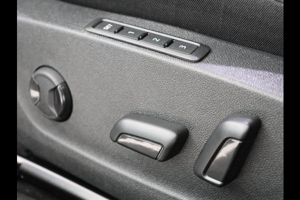 Škoda Octavia 1.5 e-TSI Business Edition | Stoelverwarming | Trekhaak | Camera | Carplay | Sfeerverlichting | Memory | Navigatie | Full LED | Digital Cockpit | Side Assist | Climate control | Cruise control