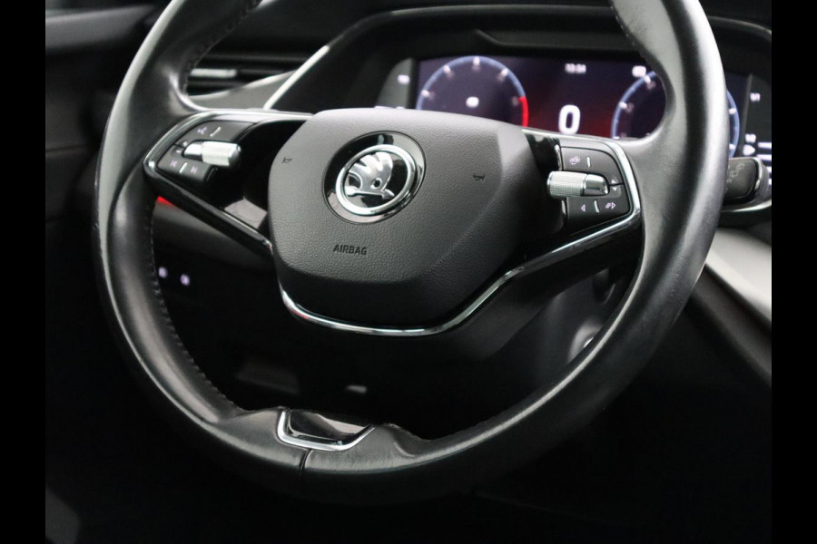 Škoda Octavia 1.5 e-TSI Business Edition | Stoelverwarming | Trekhaak | Camera | Carplay | Sfeerverlichting | Memory | Navigatie | Full LED | Digital Cockpit | Side Assist | Climate control | Cruise control