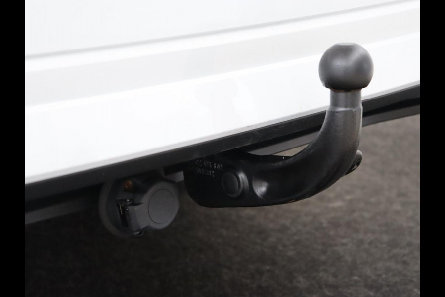 Škoda Octavia 1.5 e-TSI Business Edition | Stoelverwarming | Trekhaak | Camera | Carplay | Sfeerverlichting | Memory | Navigatie | Full LED | Digital Cockpit | Side Assist | Climate control | Cruise control