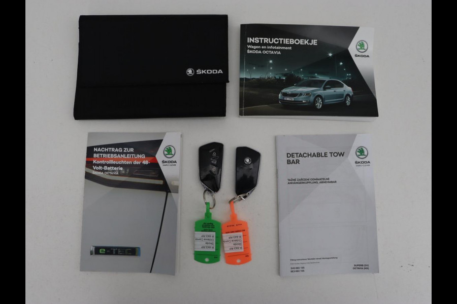 Škoda Octavia 1.5 e-TSI Business Edition | Stoelverwarming | Trekhaak | Camera | Carplay | Sfeerverlichting | Memory | Navigatie | Full LED | Digital Cockpit | Side Assist | Climate control | Cruise control