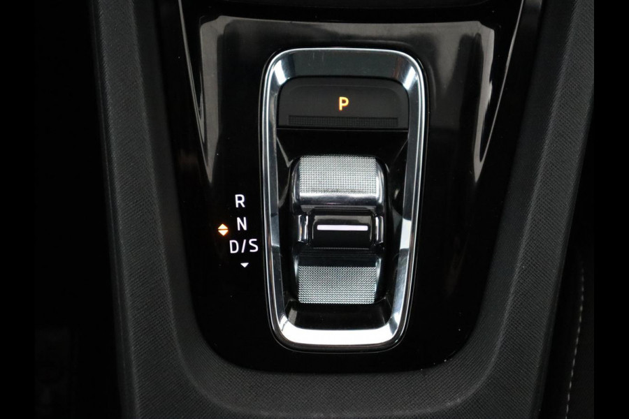 Škoda Octavia 1.5 e-TSI Business Edition | Stoelverwarming | Trekhaak | Camera | Carplay | Sfeerverlichting | Memory | Navigatie | Full LED | Digital Cockpit | Side Assist | Climate control | Cruise control