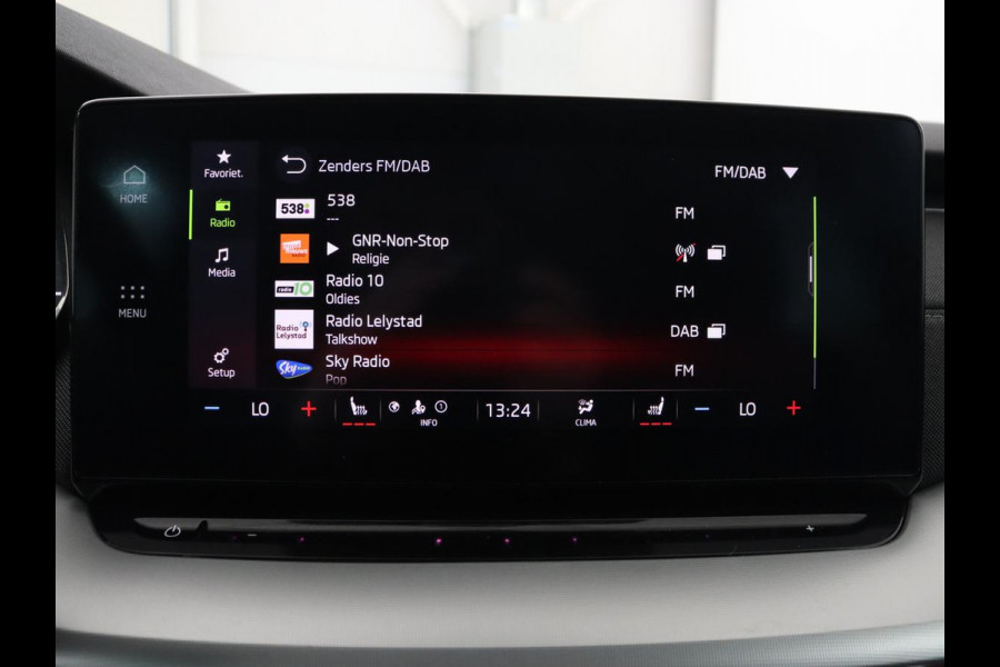 Škoda Octavia 1.5 e-TSI Business Edition | Stoelverwarming | Trekhaak | Camera | Carplay | Sfeerverlichting | Memory | Navigatie | Full LED | Digital Cockpit | Side Assist | Climate control | Cruise control