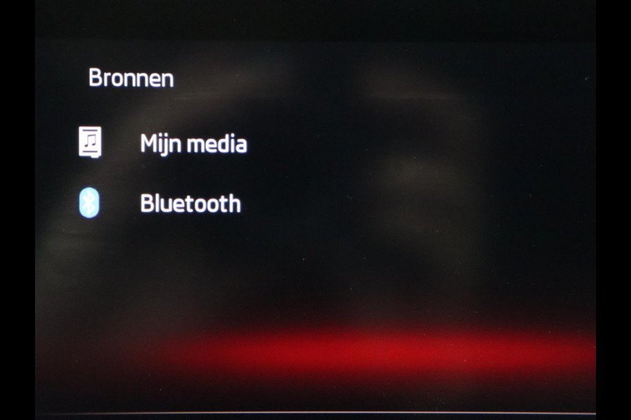 Škoda Octavia 1.5 e-TSI Business Edition | Stoelverwarming | Trekhaak | Camera | Carplay | Sfeerverlichting | Memory | Navigatie | Full LED | Digital Cockpit | Side Assist | Climate control | Cruise control