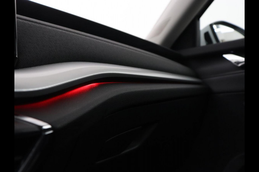 Škoda Octavia 1.5 e-TSI Business Edition | Stoelverwarming | Trekhaak | Camera | Carplay | Sfeerverlichting | Memory | Navigatie | Full LED | Digital Cockpit | Side Assist | Climate control | Cruise control