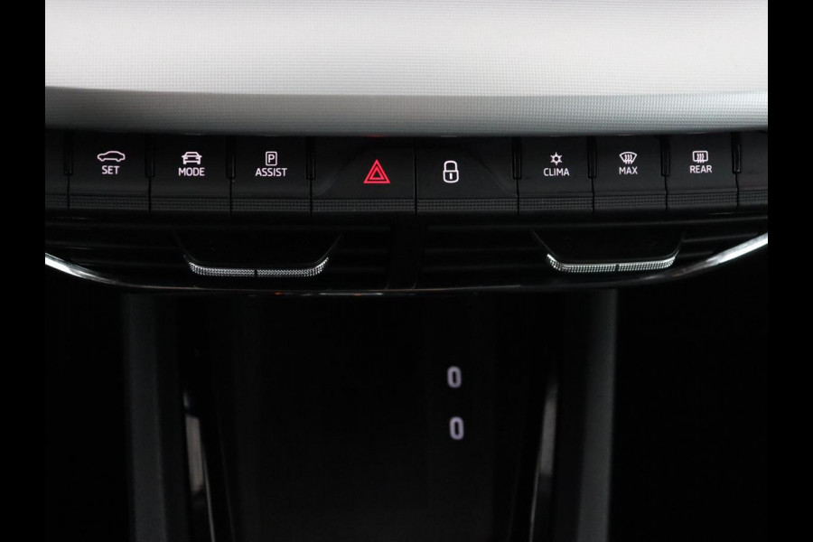 Škoda Octavia 1.5 e-TSI Business Edition | Stoelverwarming | Trekhaak | Camera | Carplay | Sfeerverlichting | Memory | Navigatie | Full LED | Digital Cockpit | Side Assist | Climate control | Cruise control