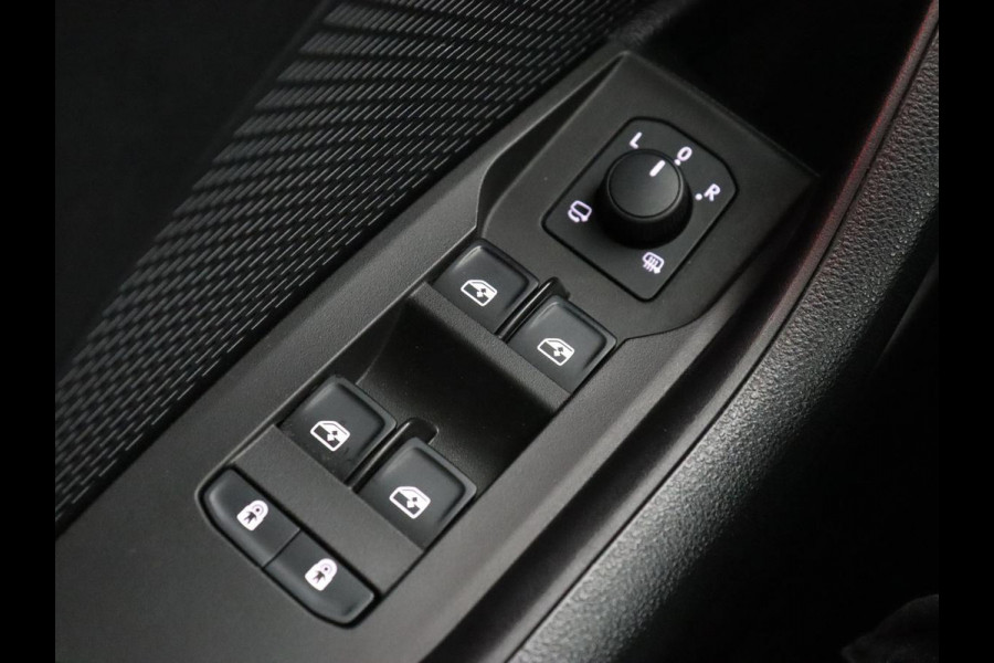 Škoda Octavia 1.5 e-TSI Business Edition | Stoelverwarming | Trekhaak | Camera | Carplay | Sfeerverlichting | Memory | Navigatie | Full LED | Digital Cockpit | Side Assist | Climate control | Cruise control