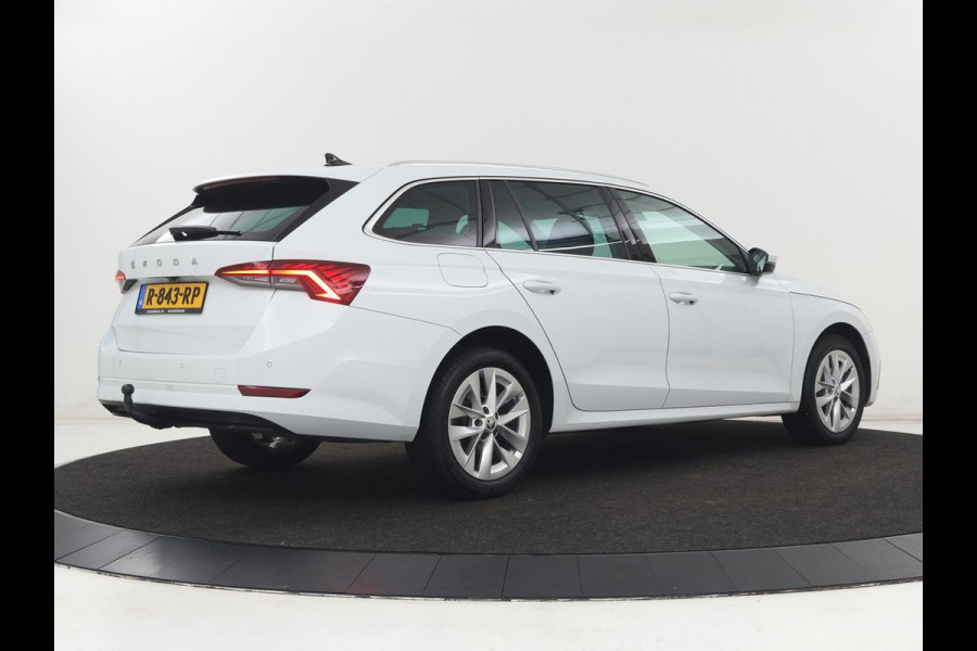 Škoda Octavia 1.5 e-TSI Business Edition | Stoelverwarming | Trekhaak | Camera | Carplay | Sfeerverlichting | Memory | Navigatie | Full LED | Digital Cockpit | Side Assist | Climate control | Cruise control