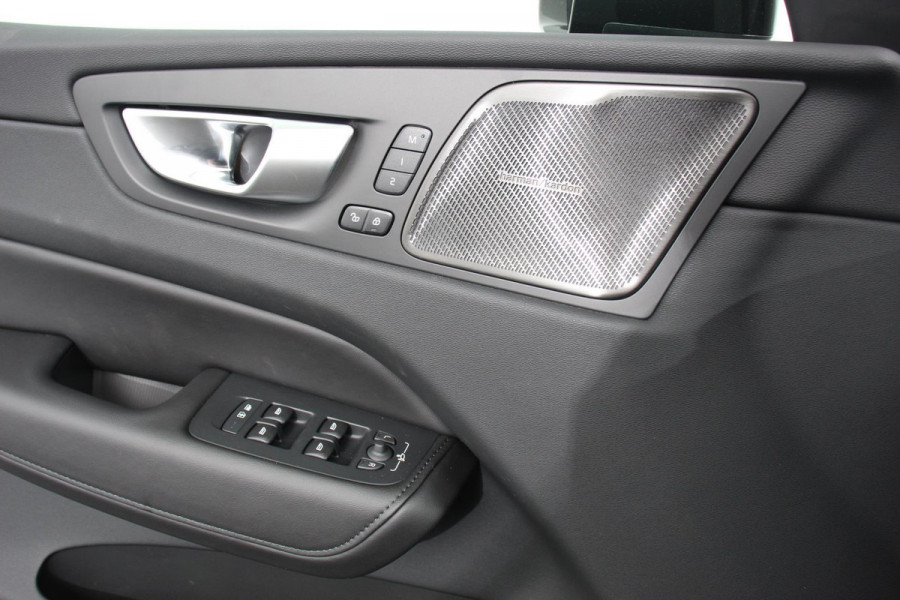 Volvo XC60 2.0 T6 398pk Plug-in hybrid AWD Plus Dark | Leder | Navigatie Google | Harman Kardon | Panorama dak | Lichtmetalen Velgen 19" | Dab | Stoelverwarming | Camera | Led