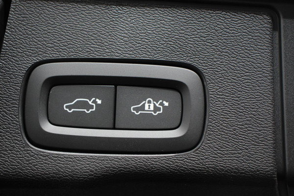 Volvo XC60 2.0 T6 398pk Plug-in hybrid AWD Plus Dark | Leder | Navigatie Google | Harman Kardon | Panorama dak | Lichtmetalen Velgen 19" | Dab | Stoelverwarming | Camera | Led