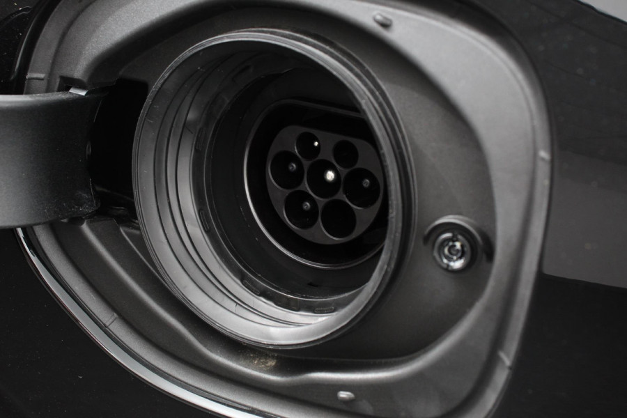 Volvo XC60 2.0 T6 398pk Plug-in hybrid AWD Plus Dark | Leder | Navigatie Google | Harman Kardon | Panorama dak | Lichtmetalen Velgen 19" | Dab | Stoelverwarming | Camera | Led