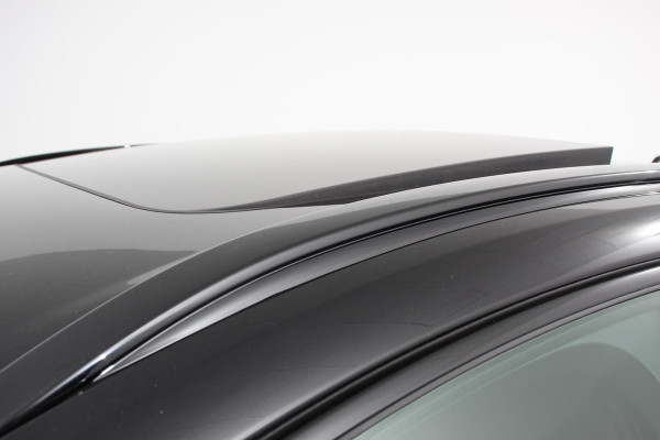 Volvo XC60 2.0 T6 398pk Plug-in hybrid AWD Plus Dark | Leder | Navigatie Google | Harman Kardon | Panorama dak | Lichtmetalen Velgen 19" | Dab | Stoelverwarming | Camera | Led