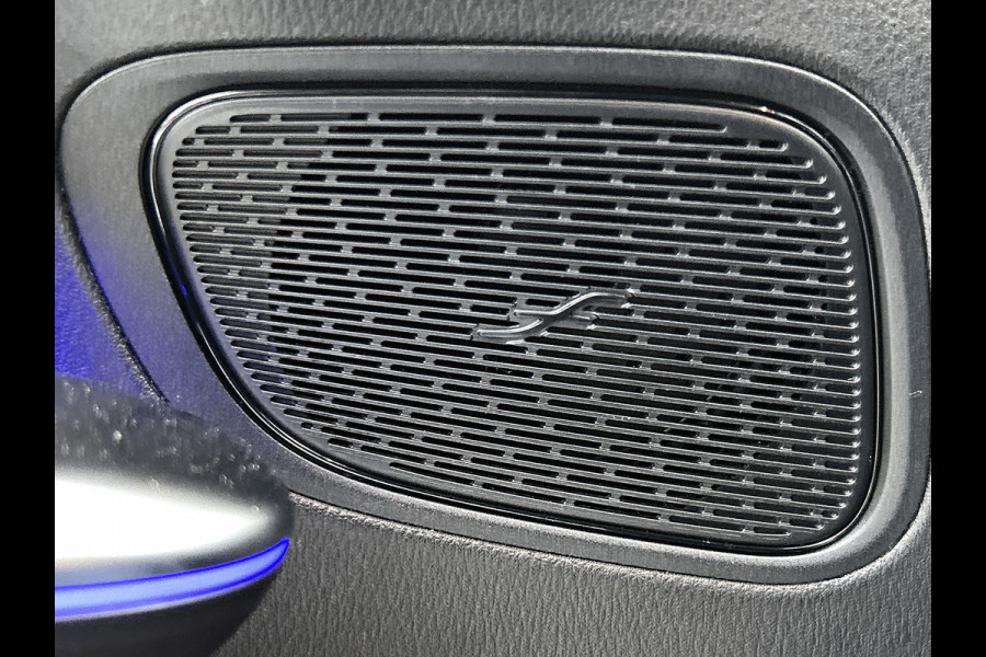 Mercedes-Benz GLC 300e 4MATIC Business Solution AMG | Premium | Nightpakket | Trekhaak | 20” multispaaks AMG-velgen | Smartphone-integratie | 360° camera | Sfeerverlichting | URBAN GUARD Plus |