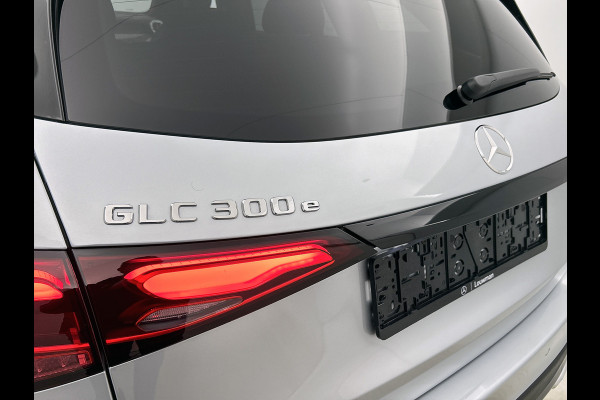 Mercedes-Benz GLC 300e 4MATIC Business Solution AMG | Premium | Nightpakket | Trekhaak | 20” multispaaks AMG-velgen | Smartphone-integratie | 360° camera | Sfeerverlichting | URBAN GUARD Plus |