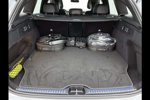 Mercedes-Benz GLC 300e 4MATIC Business Solution AMG | Premium | Nightpakket | Trekhaak | 20” multispaaks AMG-velgen | Smartphone-integratie | 360° camera | Sfeerverlichting | URBAN GUARD Plus |