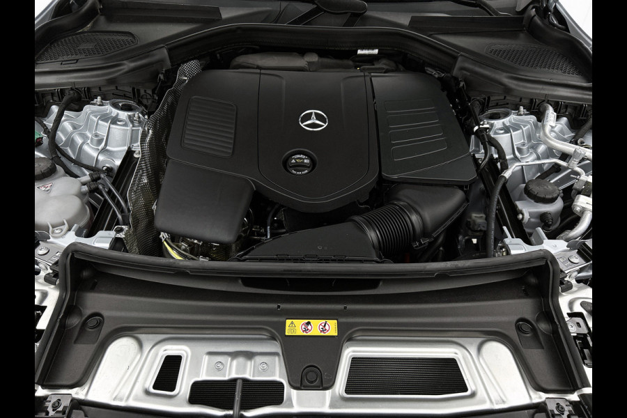 Mercedes-Benz GLC 300e 4MATIC Business Solution AMG | Premium | Nightpakket | Trekhaak | 20” multispaaks AMG-velgen | Smartphone-integratie | 360° camera | Sfeerverlichting | URBAN GUARD Plus |