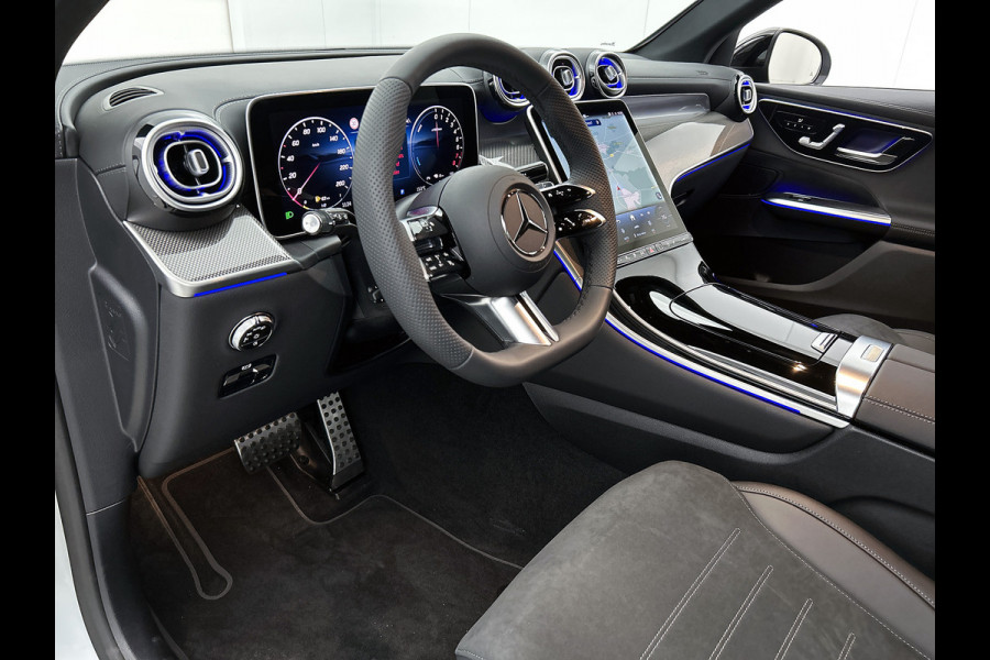 Mercedes-Benz GLC 300e 4MATIC Business Solution AMG | Premium | Nightpakket | Trekhaak | 20” multispaaks AMG-velgen | Smartphone-integratie | 360° camera | Sfeerverlichting | URBAN GUARD Plus |