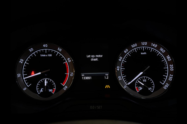 Škoda Karoq 1.5 TSI ACT Sportline Business | 150 PK | Automaat | Trekhaak | Adaptive Cruise | Climate Control | Stoelverwarming