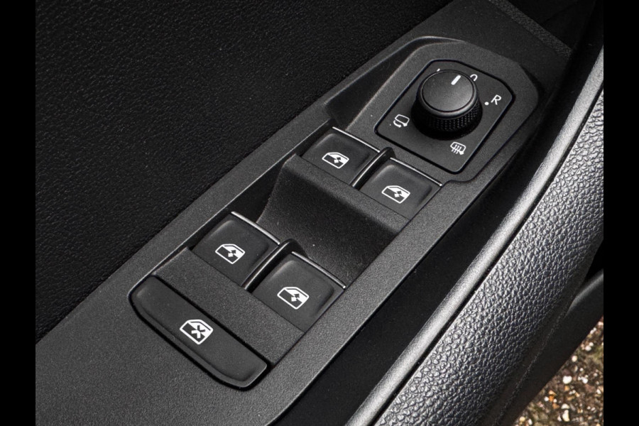 Škoda Karoq 1.5 TSI ACT Sportline Business | 150 PK | Automaat | Trekhaak | Adaptive Cruise | Climate Control | Stoelverwarming